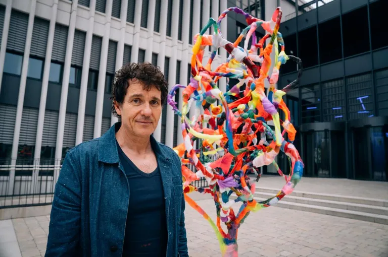 Bergson Gallery enthüllt Daniel Knorr Skulptur